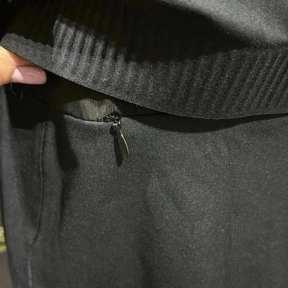 Fabletics Jacket,Hip pockets,thumb holes,hidden mesh back w/media pocket - Picture 11 of 15